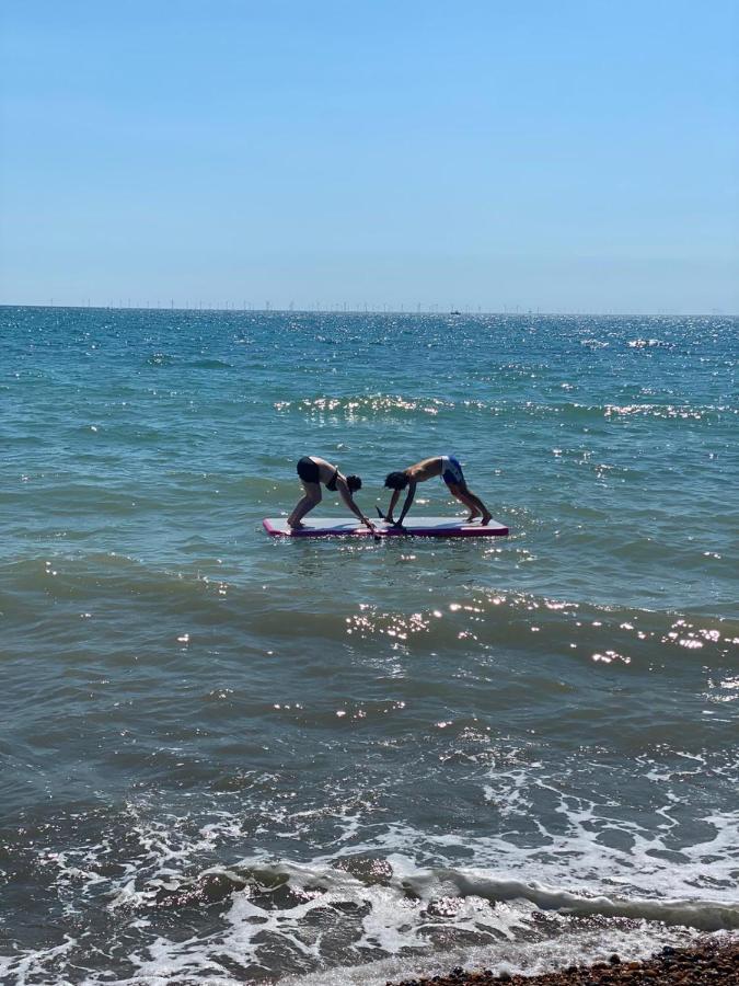 Little Brighton Beach Apartments - Also Separate Spa Cabin And Watersports Εξωτερικό φωτογραφία