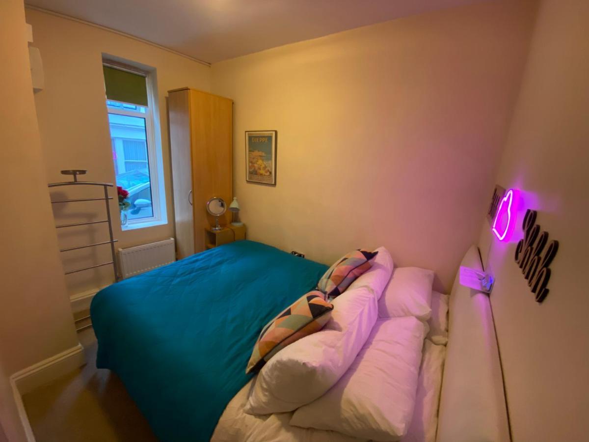 Little Brighton Beach Apartments - Also Separate Spa Cabin And Watersports Εξωτερικό φωτογραφία