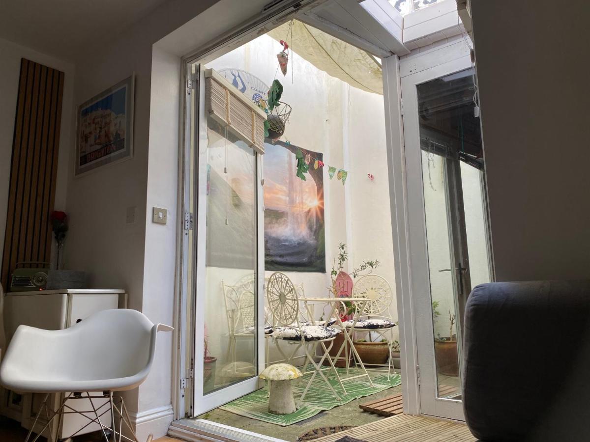 Little Brighton Beach Apartments - Also Separate Spa Cabin And Watersports Εξωτερικό φωτογραφία