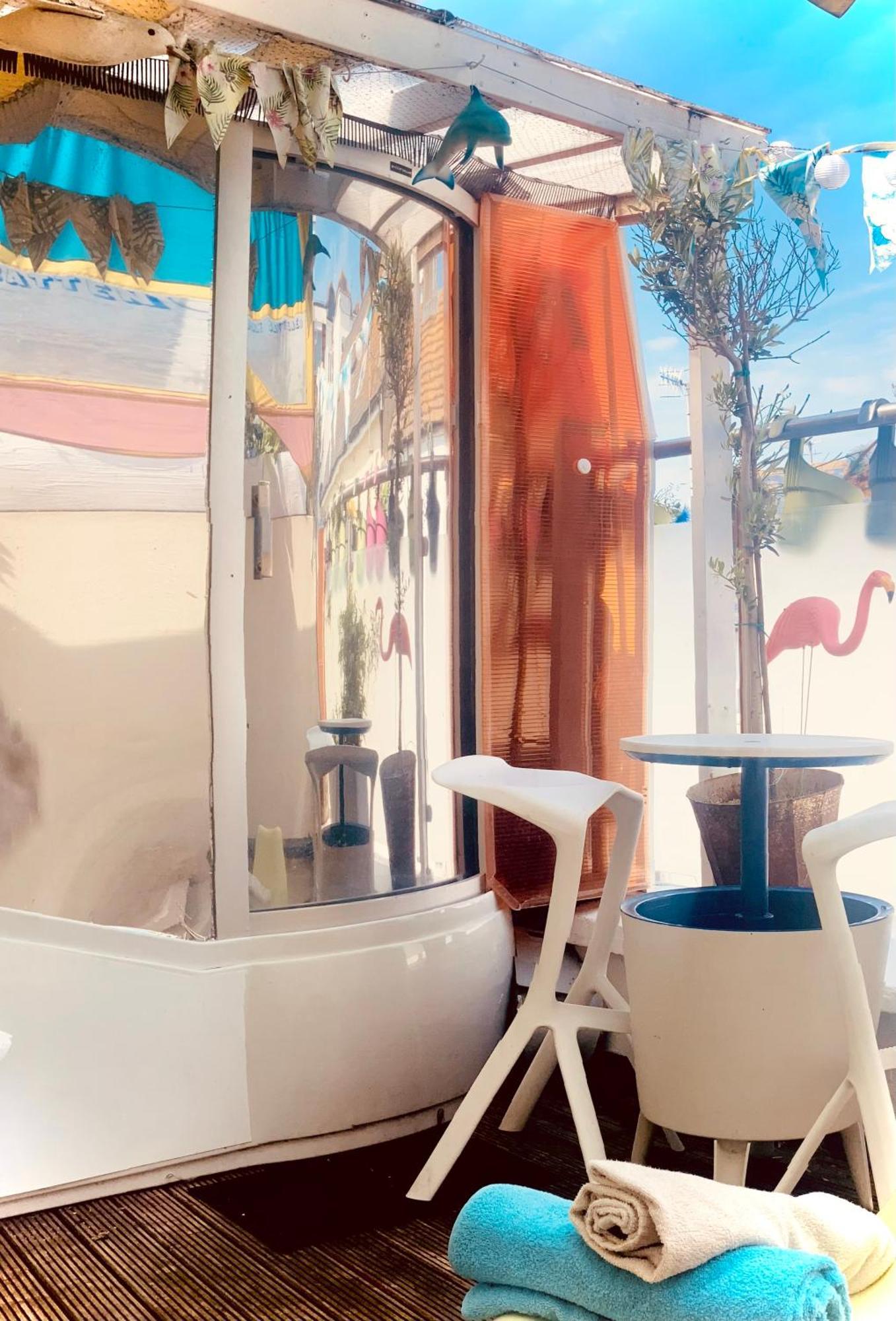 Little Brighton Beach Apartments - Also Separate Spa Cabin And Watersports Εξωτερικό φωτογραφία