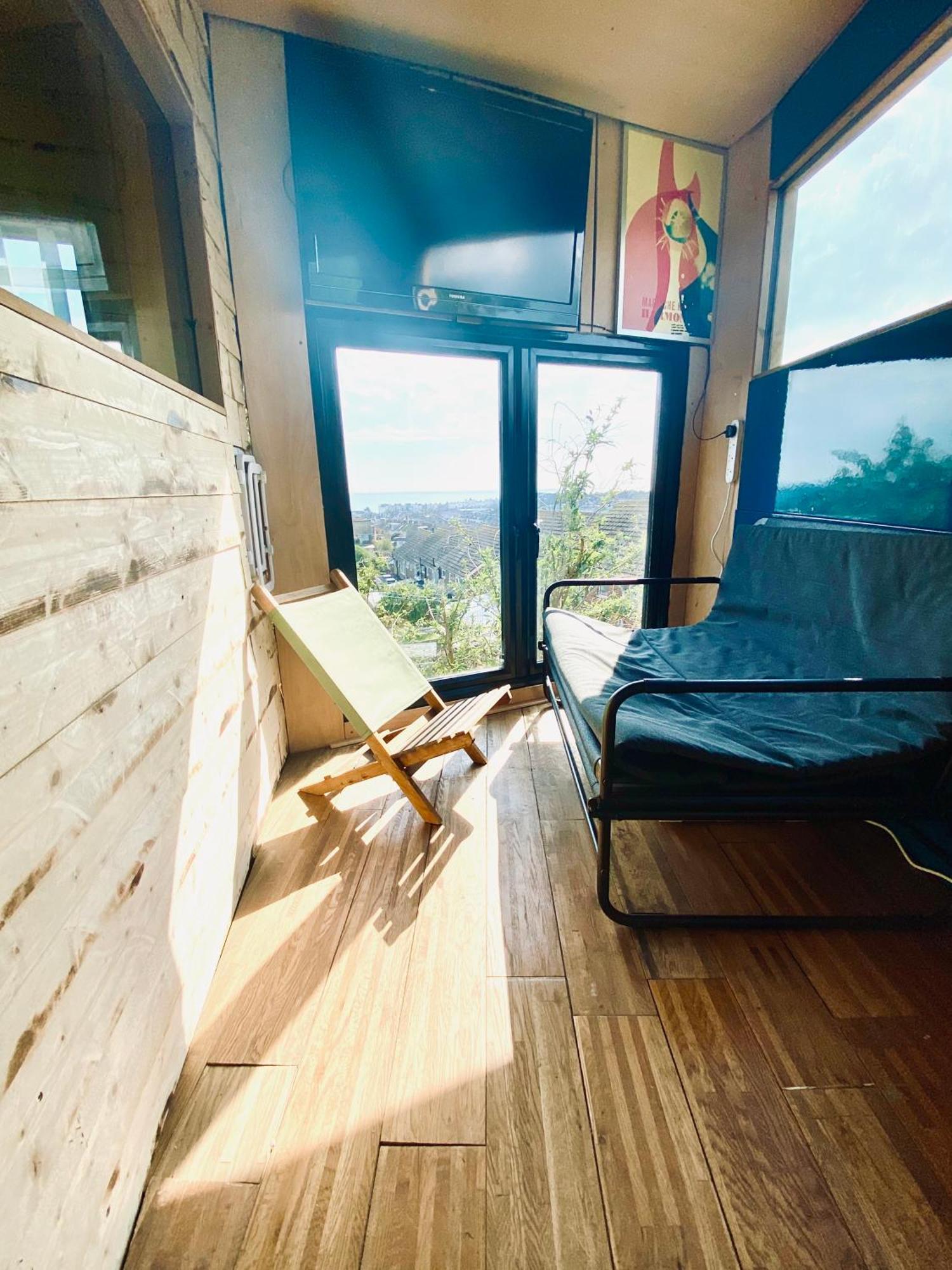 Little Brighton Beach Apartments - Also Separate Spa Cabin And Watersports Εξωτερικό φωτογραφία