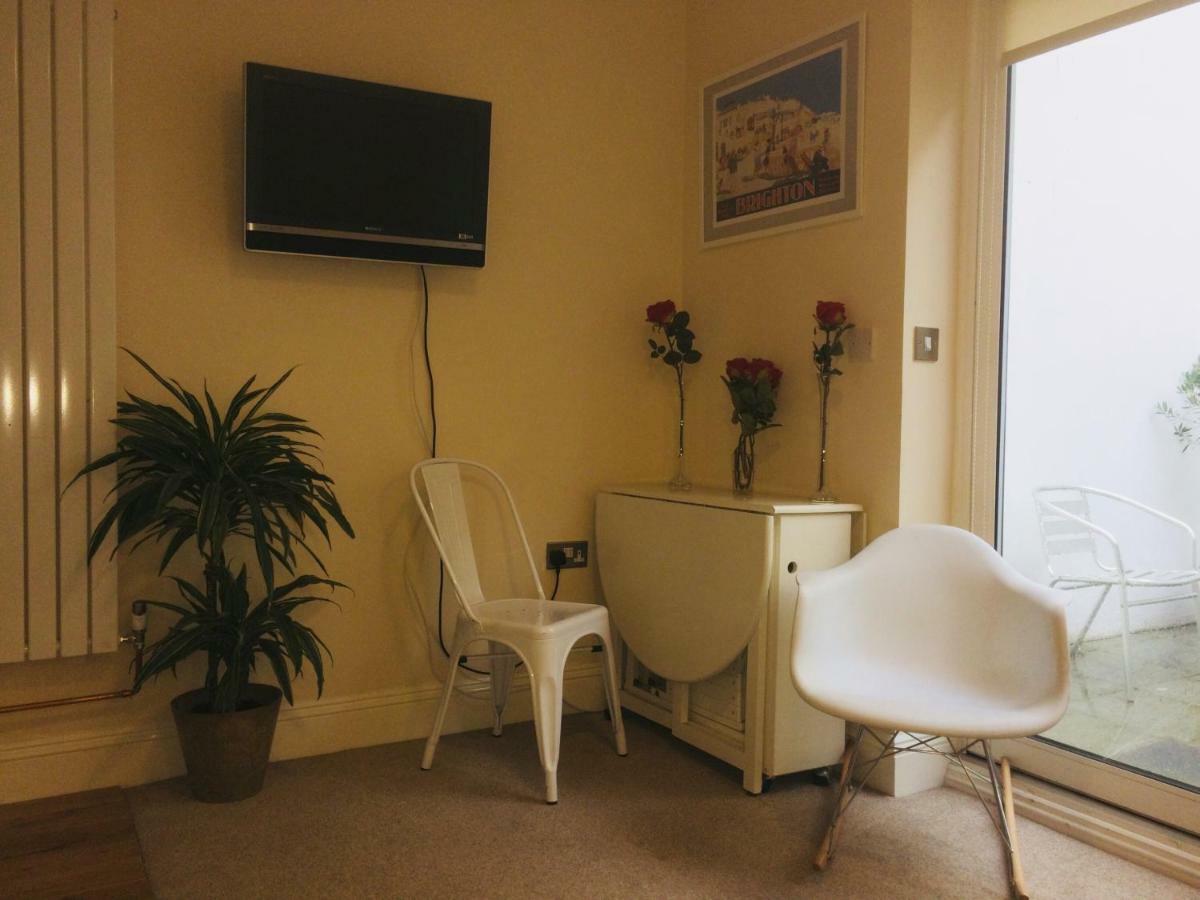 Little Brighton Beach Apartments - Also Separate Spa Cabin And Watersports Εξωτερικό φωτογραφία